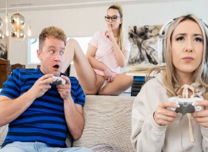 cô gái bị bạn thân lừa cướp mất người yêu vì mải chơi game