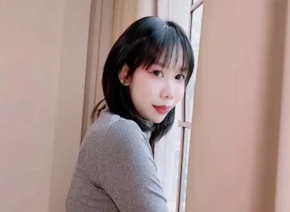 Cô nàng lồn múp xinh tươi vào ở trọ rồi địt với chủ tức thì